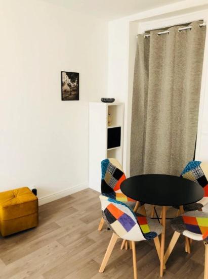 Apartment Aux Clefs Des Sacres - Jean De La Fontaine